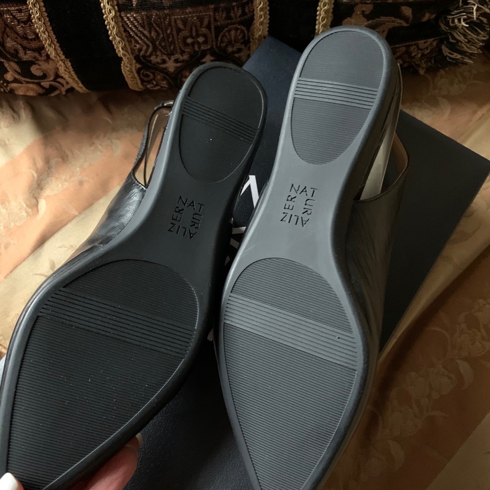 Shoes - Picture 6 of 7